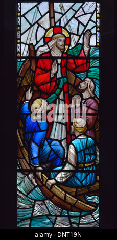 Cristo stilling onde. Finestra del sud (dettaglio). Chiesa di San Michele. Bowness-on-Solway, Cumbria, Inghilterra, Regno Unito. Foto Stock