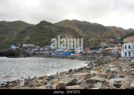 Il villaggio di porta di Furna sull isola di Brava, Capo Verde dove il traghetto dall'isola di Fogo docks. Foto Stock