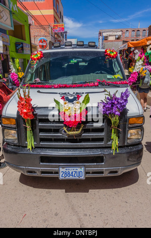 La benedizione delle automobili in Copacabana, Bolivia. Foto Stock