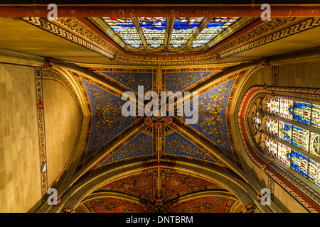 Soffitto di una cappella laterale all'interno della Cattedrale di st. pierre di Ginevra in Svizzera Foto Stock