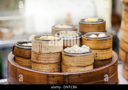 Dim sum piroscafi presso un ristorante cinese di Hong kong Foto Stock