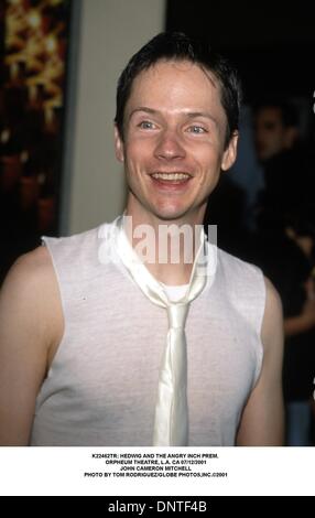 Luglio 13, 2001 - K22462TR: EDVIGE E IL POLLICE ARRABBIATO PREM. .ORPHEUM Theatre, L.A. CA 07/12/2001.JOHN CAMERON Mitchell. TOM RODRIGUEZ/ 2001(Credit Immagine: © Globo foto/ZUMAPRESS.com) Foto Stock