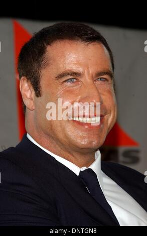 Agosto 28, 2002 - K25984AR SPIRITO DI AMICIZIA GLOBAL TOUR si ferma all'aeroporto JFK di New York, 28/08/02. ANDREA RENAULT/ 2002..John Travolta(Immagine di credito: © Globo foto/ZUMAPRESS.com) Foto Stock