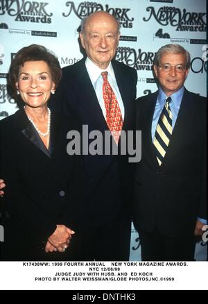 6 dicembre 1999 - K17438WW: 1999 QUARTO ANNUALL NEW YORK MAGAZINE AWARDS..NYC 12/06/99.IL GIUDICE JUDY CON HUSB. E ED KOCH . WALTER WEISSMAN/ 1999(Credit Immagine: © Globo foto/ZUMAPRESS.com) Foto Stock