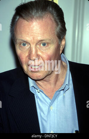 Ottobre 3, 2001 - K22996signor: 11TH battere le probabilità AWARDS.BEVERLY HILLS HOTEL BEVERLY HILLS CA 10/02/2001.JON VOIGT . Milano RYBA/ 2001(Credit Immagine: © Globo foto/ZUMAPRESS.com) Foto Stock