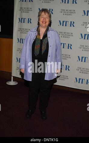 Mar 9, 2002 - K24346AG: Il William S. PALEY TELEVISION FESTIVAL .''SIX PIEDI SOTTO''.Directors Guild complesso del teatro, 03/09/2002.Kathy Bates . AMY GRAVES/ 2002.(D)(Immagine di credito: © Globo foto/ZUMAPRESS.com) Foto Stock