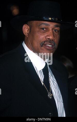 Dic. 18, 2001 - K23665TR: 12/12/01.il ''ALI'' premiere del film in corrispondenza di Grauman's Chinese Theatre a Hollywood, CA..Ken Norton . TOM RODRIGUEZ/ 2001(Credit Immagine: © Globo foto/ZUMAPRESS.com) Foto Stock