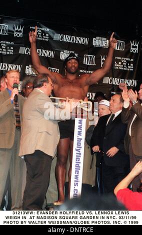 Mar 11, 1999 - 31213WW 03/11/99.EVANDER HOLYFIELD VS. LENNOX LEWIS.pesare al MADISON SQUARE GARDEN DI NEW YORK.. WALTER WEISSMAN/ 1999(Credit Immagine: © Globo foto/ZUMAPRESS.com) Foto Stock