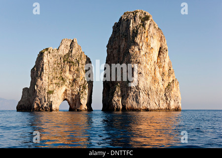 Faraglioni Marina Piccola, Capri, Campania, Italia, Europa Foto Stock