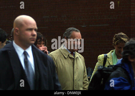 Apr. 25, 2002 - K1516JBB ESPLOSIONE IN CHELSEA.19TH STREET E 6TH AVE, NYC 04/25/02. JOHN BARRETT/ 2002.sindaco Bloomberg(Immagine di credito: © Globo foto/ZUMAPRESS.com) Foto Stock