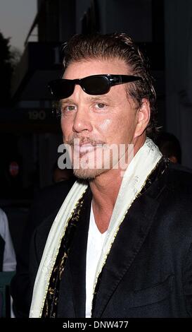 Sett. 18, 2002 - K26099TR JASON FOUNDATION per suicidio giovanile PERVENTION .SPAGO ristorante a Beverly Hills, CA. 9-18-02. TOM RODRIGUEZ/ Mickey Rourke(Immagine di credito: © Globo foto/ZUMAPRESS.com) Foto Stock