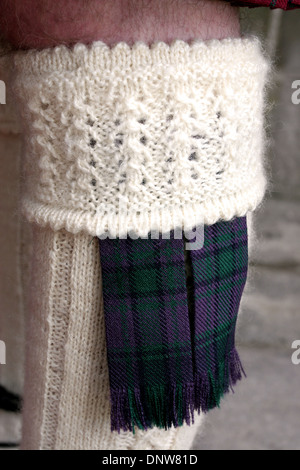 Nastro Tartan indossato al matrimonio scozzese. Foto Stock