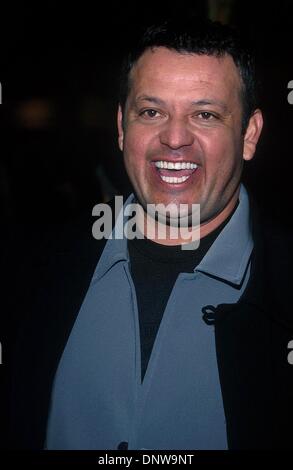 Dic. 18, 2001 - K23665TR: 12/12/01.il ''ALI'' premiere del film in corrispondenza di Grauman's Chinese Theatre a Hollywood, CA..Paul Rodriguez. TOM RODRIGUEZ/ 2001(Credit Immagine: © Globo foto/ZUMAPRESS.com) Foto Stock