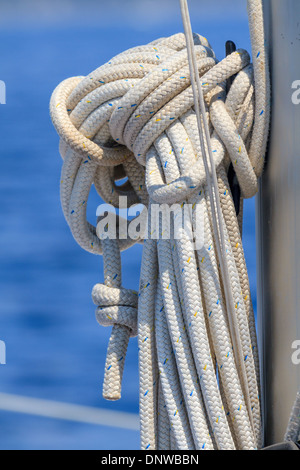 Barca a vela corda dettaglio su yacht Foto Stock