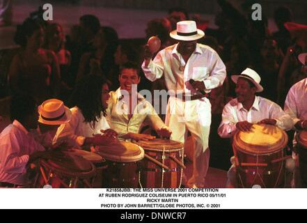 11 maggio 2001 - K21858JBB: miss Universo 2001 CONCORSO.a Rubén Rodríguez COLOSSEO IN PUERTO RICO 05/11/01.Ricky Martin. JOHN BARRETT/ 2001(Credit Immagine: © Globo foto/ZUMAPRESS.com) Foto Stock