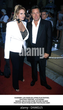 Luglio 30, 2001 - K22585signor: LOS ANGELES LATINO FILM FESTIVAL.teatro egiziano, la 28/07/2001.RAQUEL WELCH E HUSB. RITCHIE PALMER . Milano RYBA/ 2001(Credit Immagine: © Globo foto/ZUMAPRESS.com) Foto Stock