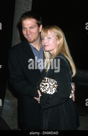 Ottobre 10, 2001 - K23065EG: AMELIE PREMIERE.Accademia Teatro, Beverly Hills, CA 10/09/2001.REBECCA DeMORNAY E IL MARITO PATRICK O'Neal. ED GELLER/ 2001(Credit Immagine: © Globo foto/ZUMAPRESS.com) Foto Stock