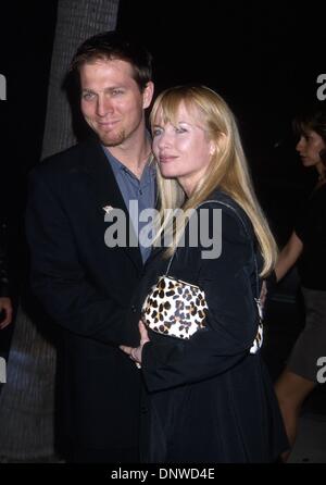 Ottobre 10, 2001 - K23065EG: AMELIE PREMIERE.Accademia Teatro, Beverly Hills, CA 10/09/2001.REBECCA DeMORNAY E IL MARITO PATRICK O'Neal. ED GELLER/ 2001(Credit Immagine: © Globo foto/ZUMAPRESS.com) Foto Stock