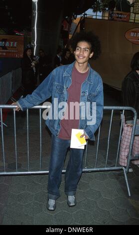 7 maggio 2002 - Hollywood, CA, Stati Uniti d'America - K2494MR: ESPN UNTIMATE X, il film PREMIERE.IMAX Theatre, UNIVERSAL Hollywood, CA 05/06/2002.RICK GONZALEZ. Milano RYBA/ 2002(Credit Immagine: © Globo foto/ZUMAPRESS.com) Foto Stock