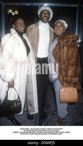 Gen. 10, 2001 - K20813HMc: 100 CENTRE STREET PREM dopo essere partito.AL RISTORANTE GUSTAVINO, NYC 01/10/2001.Samuel Jackson E MOGLIE LATANYA RICHARDSON CON STAR JONES. HENRY McGEE/ 2001(Credit Immagine: © Globo foto/ZUMAPRESS.com) Foto Stock