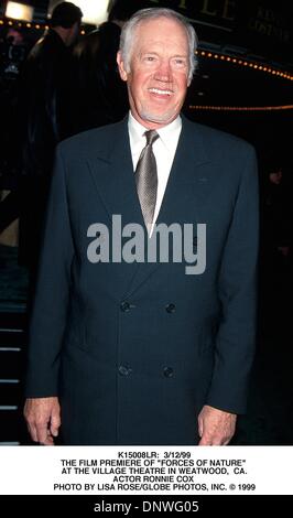 9 maggio 2001 - K15008LR: 3/12/99.La premiere del film di ''forze della natura" presso il villaggio TEATRO IN WEATWOOD, CA..L'ATTORE RONNIE COX . LISA ROSE/ 1999(Credit Immagine: © Globo foto/ZUMAPRESS.com) Foto Stock