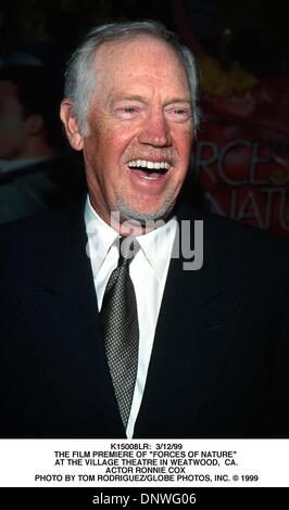 9 maggio 2001 - K15008LR: 3/12/99.La premiere del film di ''forze della natura" presso il villaggio TEATRO IN WEATWOOD, CA..L'ATTORE RONNIE COX . TOM RODRIGUEZ/ 1999(Credit Immagine: © Globo foto/ZUMAPRESS.com) Foto Stock