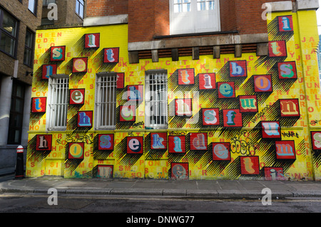 Un'opera d'arte da Ben Eine in Middlesex Street, Londra. Foto Stock