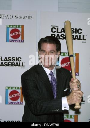 Mar 17, 2002 - K24398signor: Reggie Jackson e STEVE GARVEY RIPRODURRE LA MATTELL Baseball gioco.La FAO SCHWARZ STORE, LA, CA 03/15/2002. STEVE GARVEY. Milano RYBA/ 2002(Credit Immagine: © Globo foto/ZUMAPRESS.com) Foto Stock