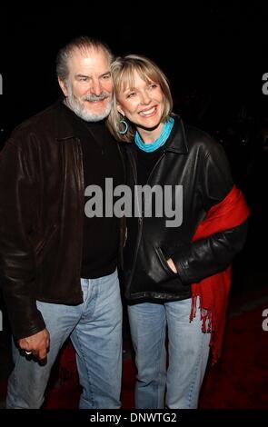 Aprile 9, 2002 - K24641AG: ''fragilità'' PREMIERE A LAEMMLE SANTA MONICA 04/09/02. AMY GRAVES/ SUSAN BLAKELY E STEVE JAFFE(Immagine di credito: © Globo foto/ZUMAPRESS.com) Foto Stock