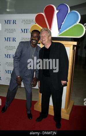 Apr. 30, 2002 - Hollywood, CA, Stati Uniti d'America - K24859signor: NBC L.A. Legge il film lo screening.MUSEO DELLA RADIO E DELLA TELEVISIONE, Beverly Hills, CA 29/04/2002.STEVE WILLIAMS E BRUCE DAVIDSON. Milano RYBA/ 2002(Credit Immagine: © Globo foto/ZUMAPRESS.com) Foto Stock