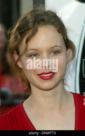 Giugno 26, 2002 - Westwood, CA, Stati Uniti d'America - attrice Thora Birch."'Men In Black 2''.Mann Village & Bruin teatri.Westwood, CA 6/26/02. Lockwood. 2002 K2109LOC(Credit Immagine: © Globo foto/ZUMAPRESS.com) Foto Stock