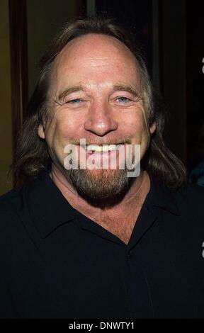 Sett. 18, 2002 - K26099TR JASON FOUNDATION per suicidio giovanile PERVENTION .SPAGO ristorante a Beverly Hills, CA. 9-18-02. TOM RODRIGUEZ/ Stephen Stills(Immagine di credito: © Globo foto/ZUMAPRESS.com) Foto Stock