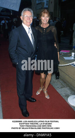 Luglio 30, 2001 - K22585signor: LOS ANGELES LATINO FILM FESTIVAL.teatro egiziano, la 28/07/2001.TONY FRANCIOSA e la moglie Rita. Milano RYBA/ 2001(Credit Immagine: © Globo foto/ZUMAPRESS.com) Foto Stock