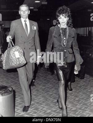 Sett. 19, 1989 - JOAN COLLINS all' Aeroporto di Heathrow a Londra per Amsterdam 1989.(Immagine di credito: © Globo foto/ZUMAPRESS.com) Foto Stock