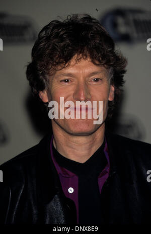 Aprile 11, 1997 - Hollywood, California, Stati Uniti - K8403FB.STEVE WINWOOD.quarto Annual VH1 onori .Universal anfiteatro, L.A., CA. 04/11/1997(Immagine di credito: © Fitzroy Barrett/Globe foto/ZUMAPRESS.com) Foto Stock