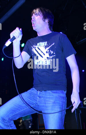 Dic 04, 2005; New York, NY, STATI UNITI D'AMERICA; Silverstein esegue presso il Nokia Theater di New York il 4 dicembre 2005. Credito: Foto di Aviv piccole/ZUMA premere. (©) Copyright 2005 by Aviv piccola Foto Stock