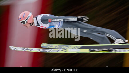 Bischofshofen, Austria. 06 gen 2014. Sci tedesca il ponticello Severin Freund in azione durante una sessione di formazione per la quarta tappa della quattro colli ski jumping nel torneo di Bischofshofen, Austria, 06 gennaio 2014. Foto: DANIEL KARMANN/dpa/Alamy Live News Foto Stock