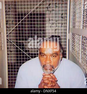 Dic 09, 2005; Mill Valley, CA, Stati Uniti d'America; FILE DATA Foto sconosciuta. Da datata polaroid fotografia scattata da una guardia carceraria, Stanley "" Tookie Williams si trova in una cella di contenimento di San Quentin prigione, California. Williams' data di esecuzione è fissata per il 13 dicembre 2005 a meno che il governatore Arnold Schwarzenegger, la sola persona con il potere di farlo, concede clemenza. Credito: foto da Foto Stock