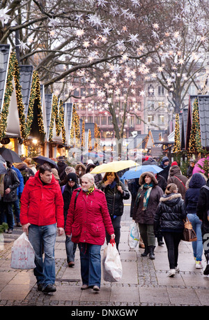 Mercatino di Natale di Colonia, Germania, scene di strada nel mercato degli angeli, tenutasi il Newmarkt, Colonia, Germania, Europa Foto Stock