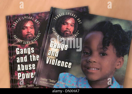 Dic 13, 2005; Laguna Niguel, CA, Stati Uniti d'America; Tookie Williams III (29/12/1953 Ð 13/12/05), era già leader dei Crips, una famigerata American street gang che aveva le sue radici nel centro sud della LA in 69. In 81, Williams è stato giudicato colpevole e condannato a morte per il 1979 omicidi di Albert Owens, Yen-Yi Yang, Tsai-Shai Lin, e Yee-Chen Lin in due distinti incidenti. Mentre era in prigione, Foto Stock