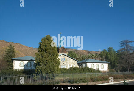 Dic 26, 2005; Hemet, CA, Stati Uniti d'America; Chiesa di Scientology a Golden Era Productions vicino a Gilman Hot Springs, California. Costruito da Ron Hubbard, lo scrittore di fantascienza che ha fondato la religione, il ritiro è ora di Scientology di base principali di funzionamento, con video fiorente e studi di registrazione. Tom Cruise è detto hanno soggiornato per mesi in un momento al ritiro, lungo con Nicole K Foto Stock