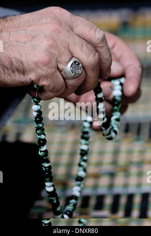 Maggio 01, 2006 - Istanbul, Turchia - un uomo turco in preghiera nella moschea di Eyup. (Credito Immagine: © Sezayi Erken/ZUMA Press) Foto Stock