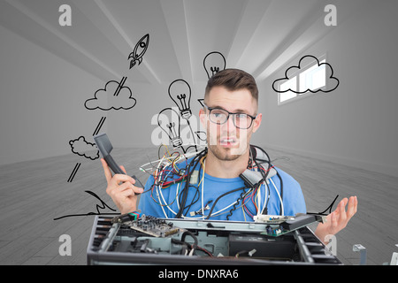 Immagine composita di confuse it professional con cavi e telefono nella parte anteriore della cpu aperto Foto Stock