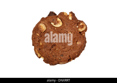 Cookie con cioccolato e mandorle isolato su bianco Foto Stock