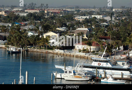 Jan 05, 2006; Riviera Beach, FL, Stati Uniti d'America; Waterfront a Riviera Beach, FL, dove il sindaco vuole utilizzare il membro eminente dominio della legge per costringere i residenti a trasferirsi a ridisegnare la zona di case di lusso tra cui uno yacht club. Credito: Foto di Robin Nelson/ZUMA premere. (©) copyright 2006 di Robin Nelson Foto Stock