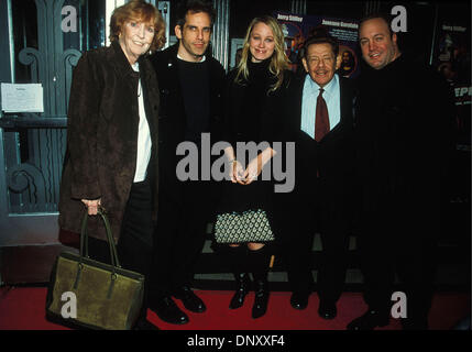 Sett. 22, 2006 - JERRY STILLER CON ANNE MEARA , Ben Stiller , CHRISTINE TAYLOR E KEVIN JAMES 12-04-2001.INDIPENDENTE DI LOS ANGELES PREMIERE AL FAIRFAX LAEMMLE IN LOS ANGELES, CALIFORNIA.K23573AG. AMY GRAVES-(Immagine di credito: © Globo foto/ZUMAPRESS.com) Foto Stock