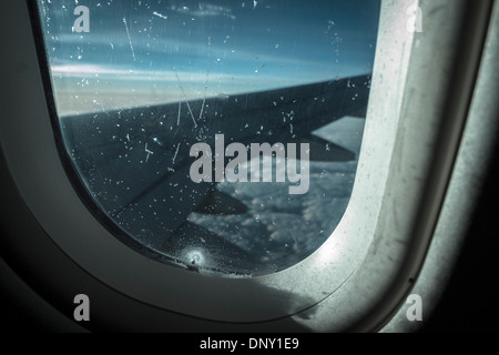 Vista sull'ala di aeroplano da finestra sede Foto Stock