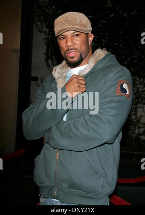 Jan 12, 2006; Hollywood, California, Stati Uniti d'America; Rapper comuni al 'ultima vacanza' Los Angeles Premiere detenute presso il Dome Glossari Affini. Credito: Foto di Lisa O'Connor/ZUMA premere. (©) Copyright 2006 by Lisa O'Connor Foto Stock