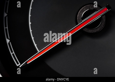 Dettaglio di un misuratore di vuoto con un ago di puntamento Foto Stock