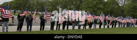 20 maggio 2006 - Città Giardino, New York, Stati Uniti - Membri del patriota Guard i piloti che hanno partecipato ai funerali del tenente Michael L. Licalzi. Patriot Rider Guard è un gruppo di motociclisti che frequentano i funerali di militari in tutto il paese come accompagnatori e protettori contro i dimostranti. Il Patriota guardia è stata formata in risposta alle proteste organizzate da la Westboro Baptist Church, un cristiano sp Foto Stock